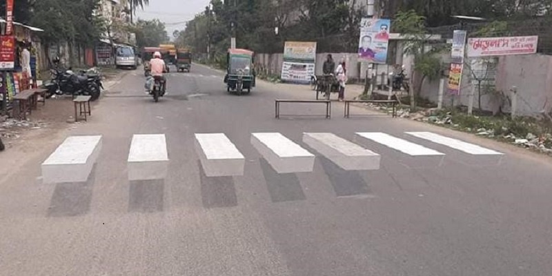 সড়ক দুর্ঘটনা রোধে খুলনায় পরীক্ষামূলক থ্রি ডি রোড ক্রসিং স্থাপন